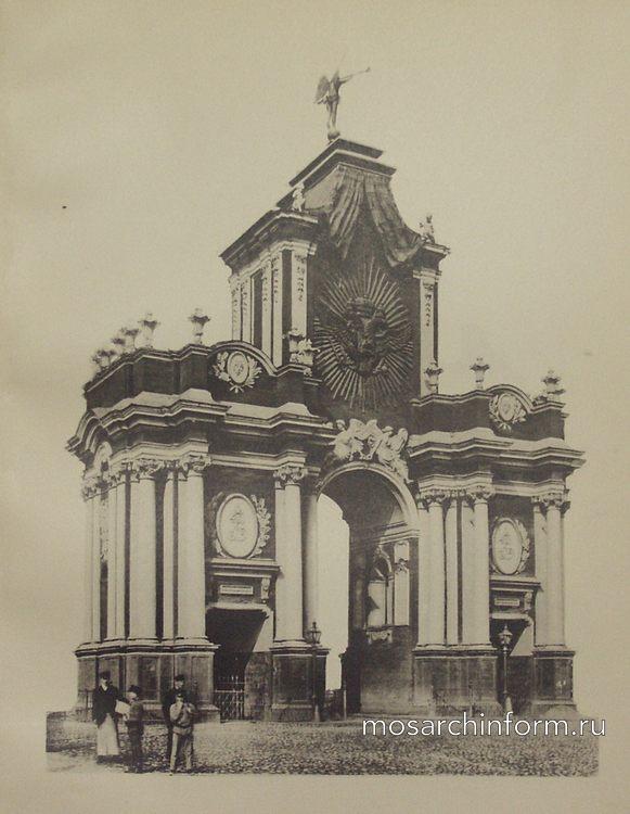 Красные ворота - арихтектурный памятник эпохи Елизаветы Петровны Романовой