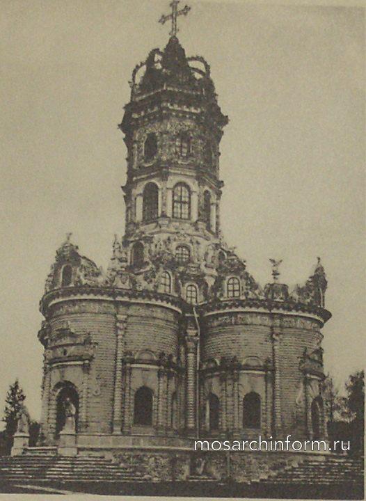 Церковь в Дубровицах -  памятник архитектуры времён Петра I
