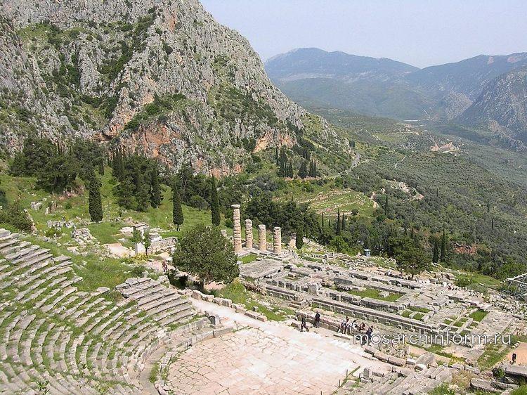 Архитектура Древней Греции- Театр и Храм Аполлона в гористой местности в Дельфах