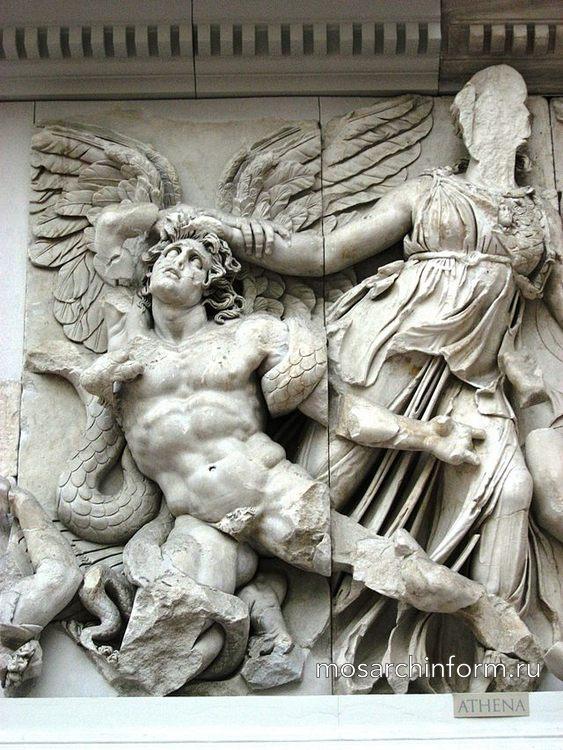 Эллинистический фриз: Битва богов и титанов, Пергамский алтарь, фото: Gryffindor, общественное достояние