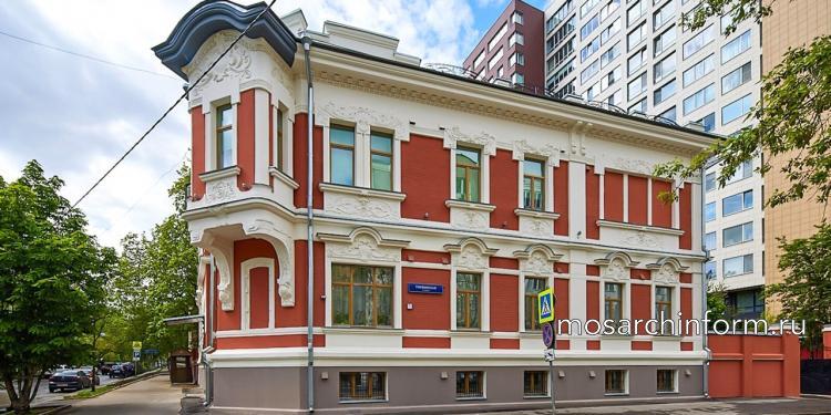 Главный дом усадьбы Маркина в Вадковском переулке, Москва - завершена реставрация фасадов