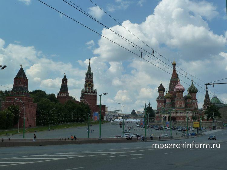 Вид на Красную площадь, собор Василия Блаженного, Спасская (Фроловская) башня