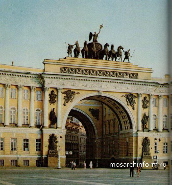 Здание Главного штаба. Фрагмент фасада с Триумфальной аркой. После реставрации